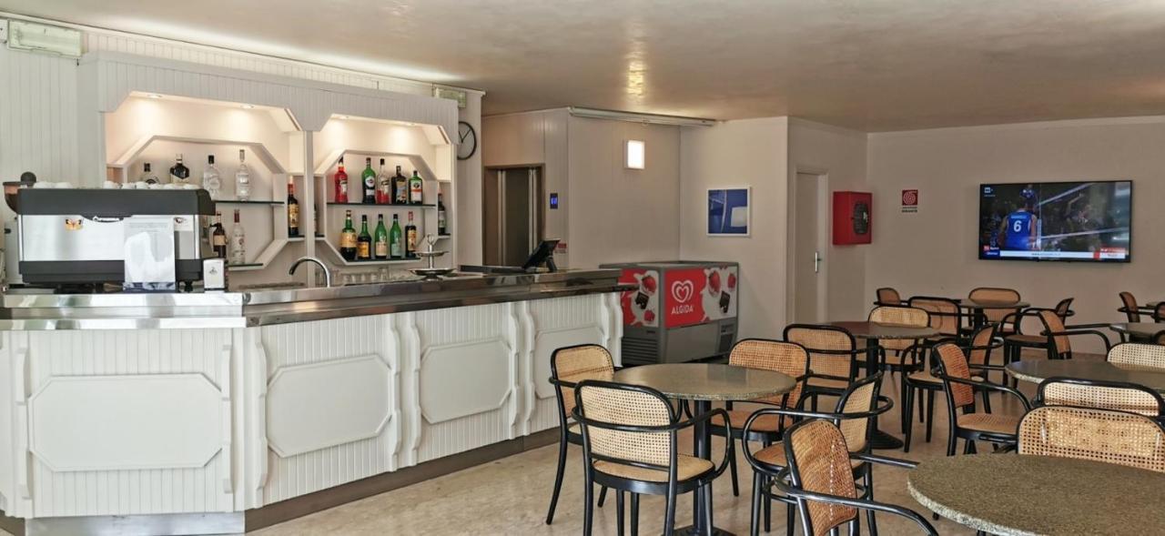 Hotel Cosmos Rimini Kültér fotó