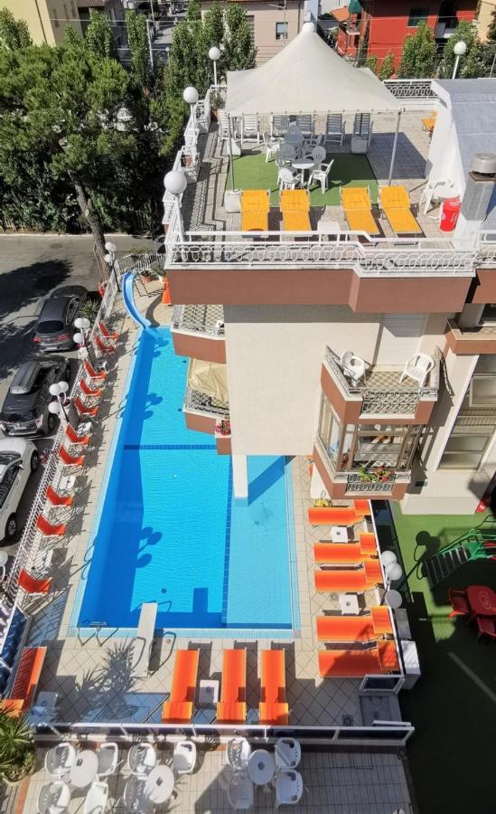 Hotel Cosmos Rimini Kültér fotó