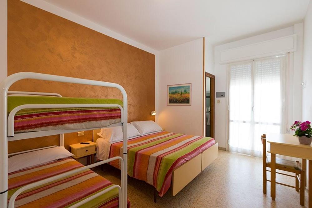 Hotel Cosmos Rimini Kültér fotó