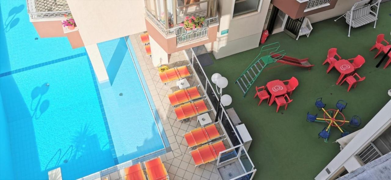 Hotel Cosmos Rimini Kültér fotó