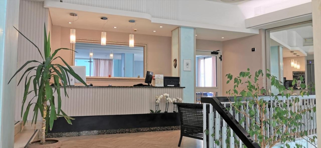 Hotel Cosmos Rimini Kültér fotó