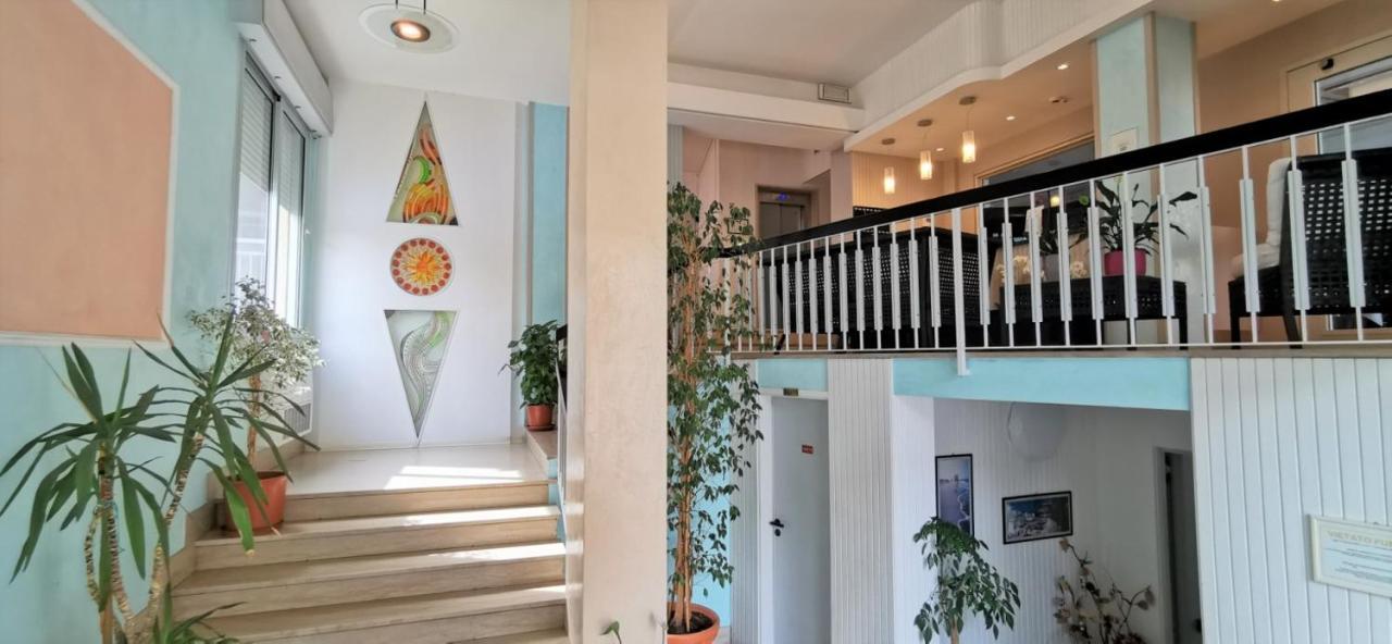 Hotel Cosmos Rimini Kültér fotó