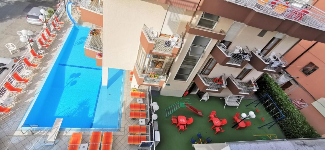 Hotel Cosmos Rimini Kültér fotó