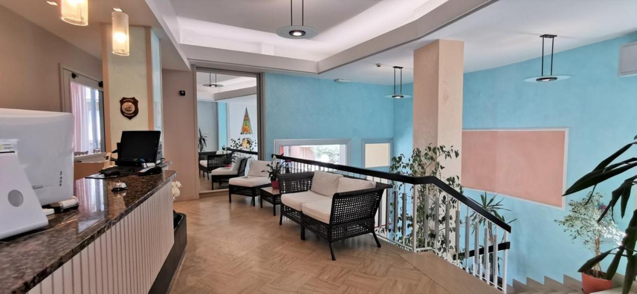 Hotel Cosmos Rimini Kültér fotó