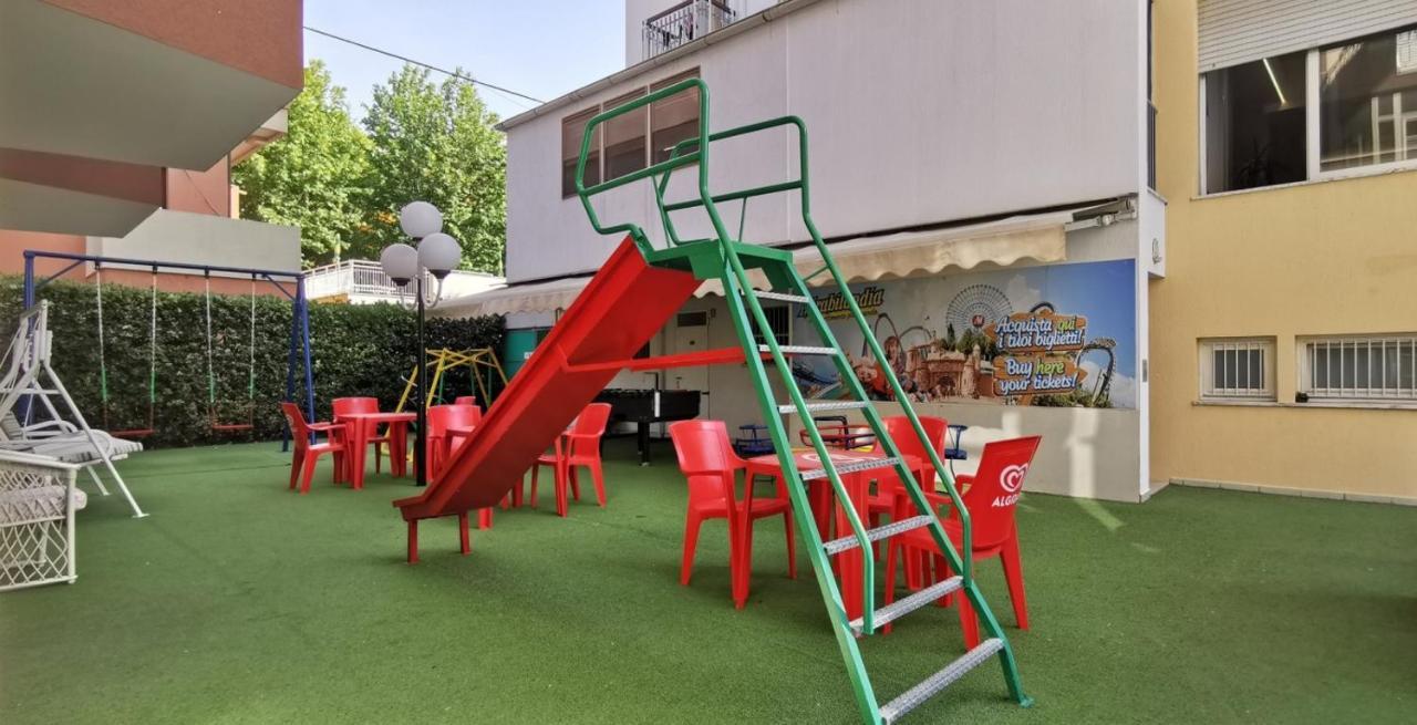 Hotel Cosmos Rimini Kültér fotó