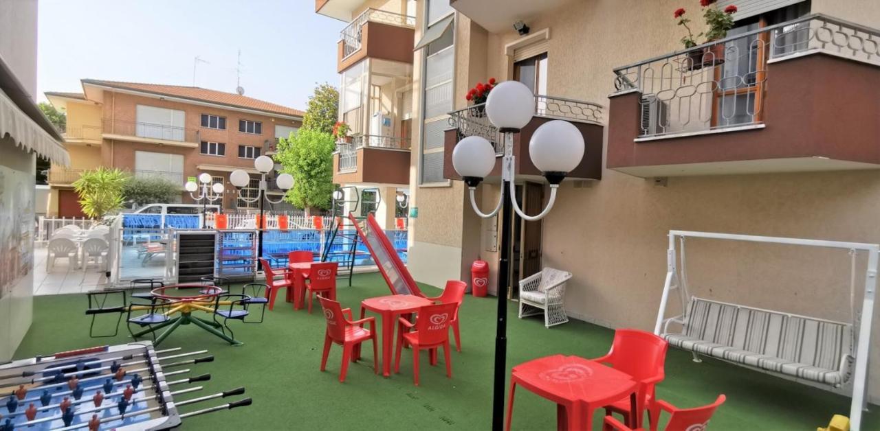 Hotel Cosmos Rimini Kültér fotó