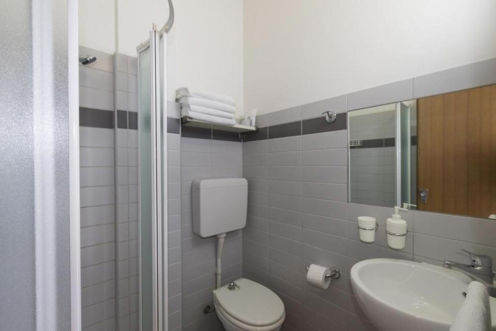 Hotel Cosmos Rimini Kültér fotó